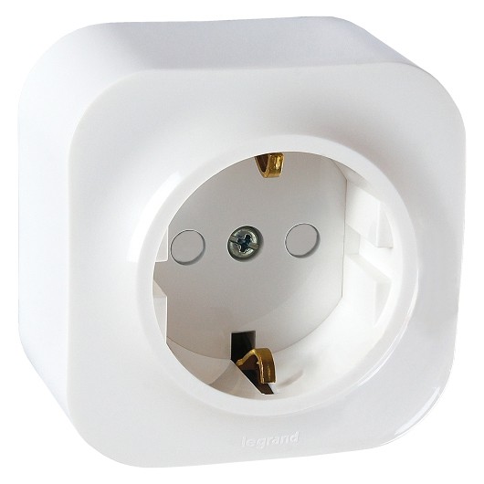 Розетка 2К+З с защитными шторками Quteo Legrand (782220)